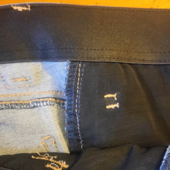 NWOT Distressed Democracy Ab-Technology Blue Jeans (light Skinny) - Size 8 - Picture 11 of 13